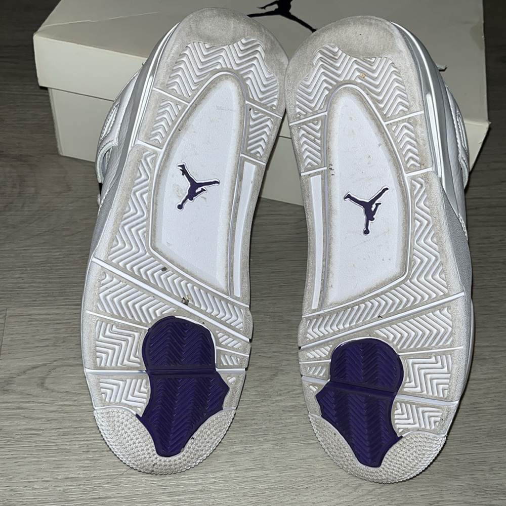Like new Air Jordan 4 retro white/court purple - Picture 10 of 12